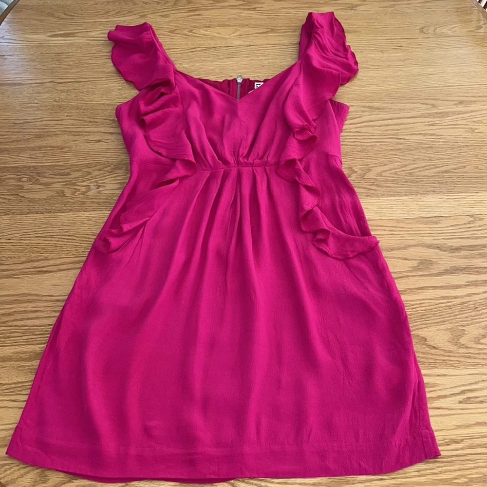 đź’•BEAUTIFUL Pink flowy Dress by HYPE size large - Picture 1 of 16